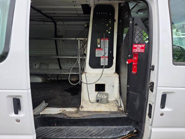 2005 Ford E-Series E-350 SD