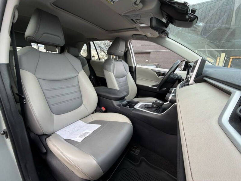 2020 Toyota RAV4 XLE Premium