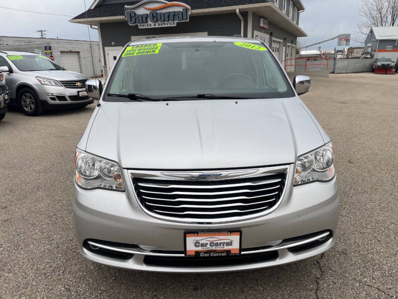 2012 Chrysler Town and Country Touring-L