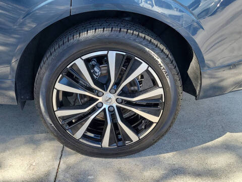 2024 Volvo XC60 B5 Plus Dark Theme