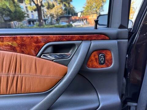 2000 Mercedes-Benz E-Class E 320