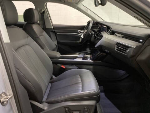 2023 Audi e-tron quattro Premium Plus