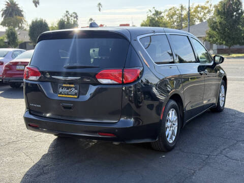 2022 Chrysler Voyager LX
