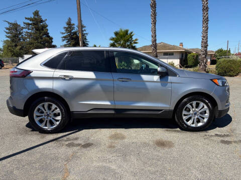 2022 Ford Edge Titanium