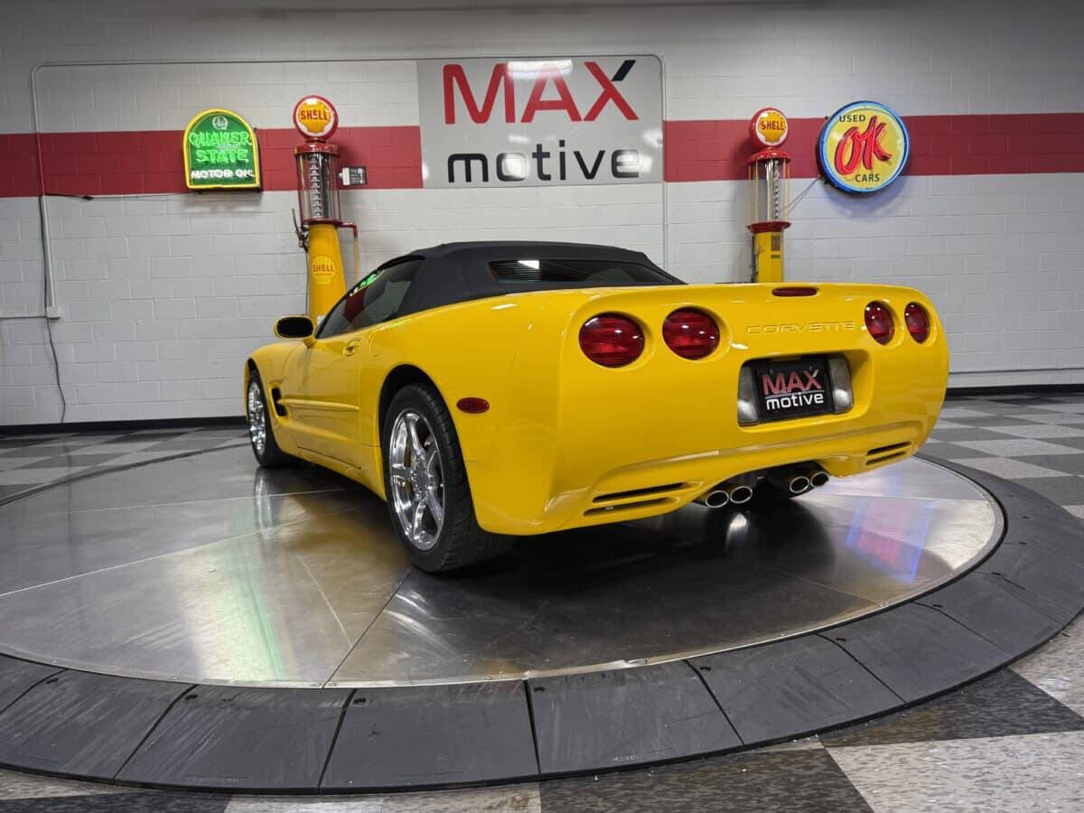 2004 Chevrolet Corvette 19
