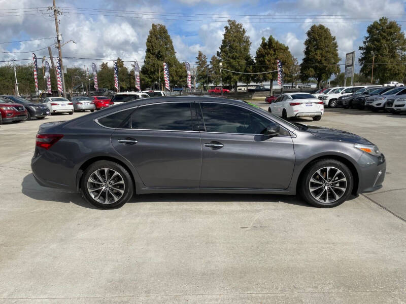 2016 Toyota Avalon XLE Plus photo 4