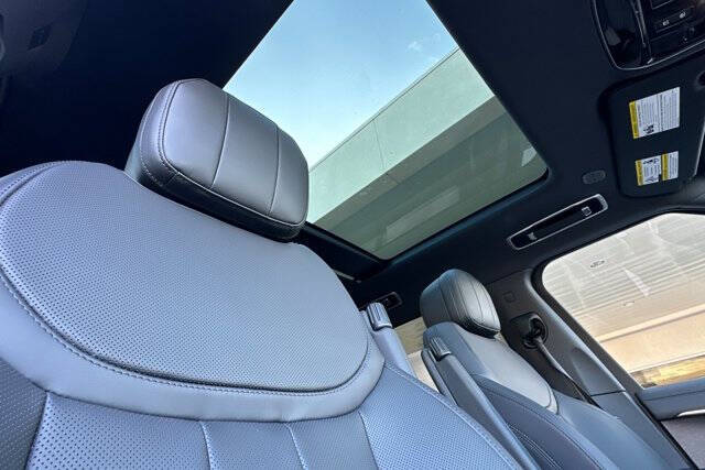 2025 Land Rover Range Rover P530 SE