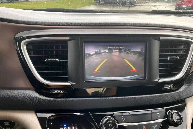 2023 Chrysler Voyager LX