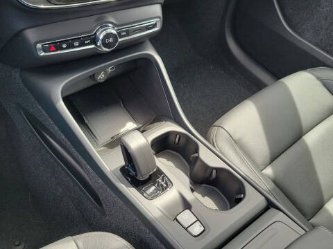 2026 Volvo XC40 B5 Core