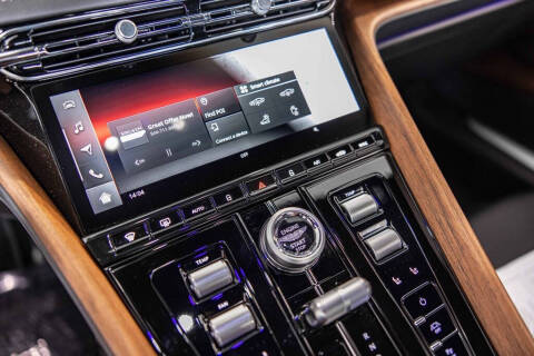 2025 Aston Martin DB12 V8