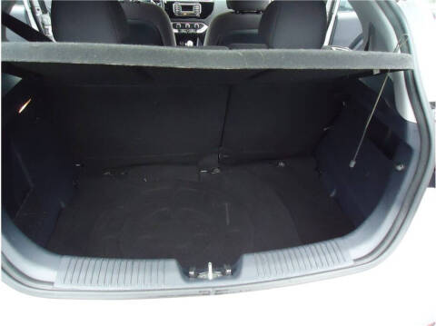 2016 Kia Rio 5-Door LX