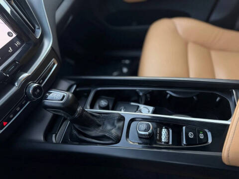 2020 Volvo XC60 T5 Momentum