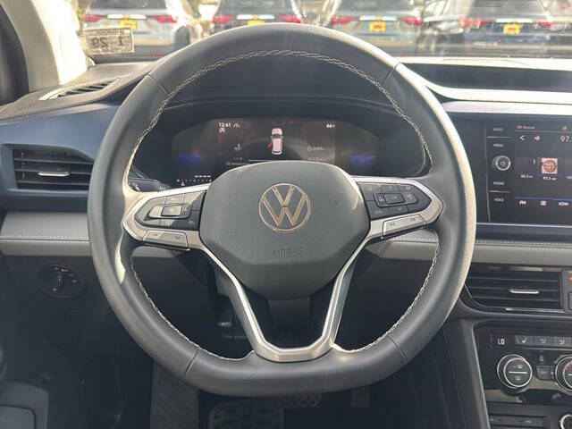 2024 Volkswagen Taos SE 4Motion