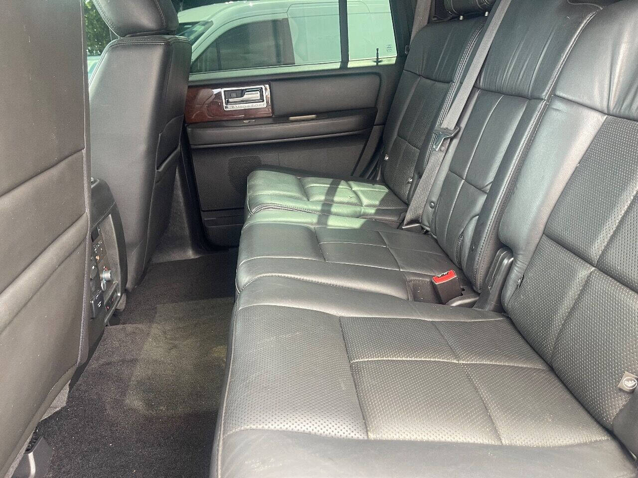 2014 LINCOLN Navigator SUV / Crossover - $15,900