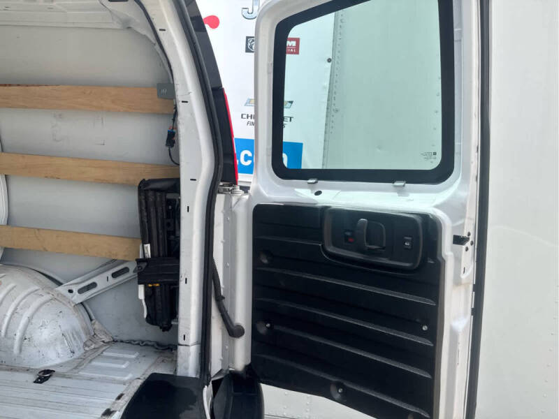 2023 GMC Savana 2500