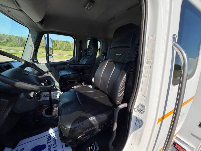 2014 Freightliner 108 SD