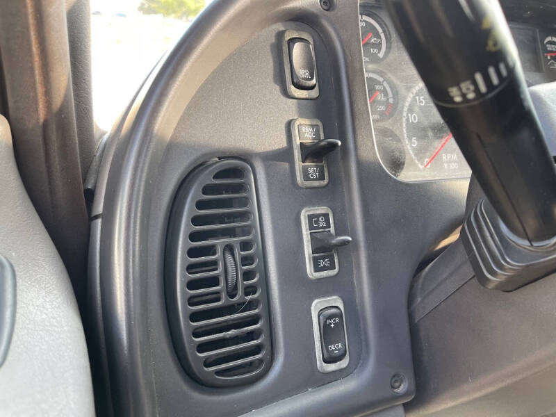 2012 Freightliner Business class M2