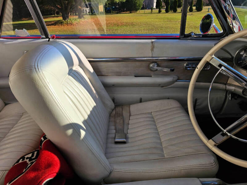 1961 Ford Thunderbird