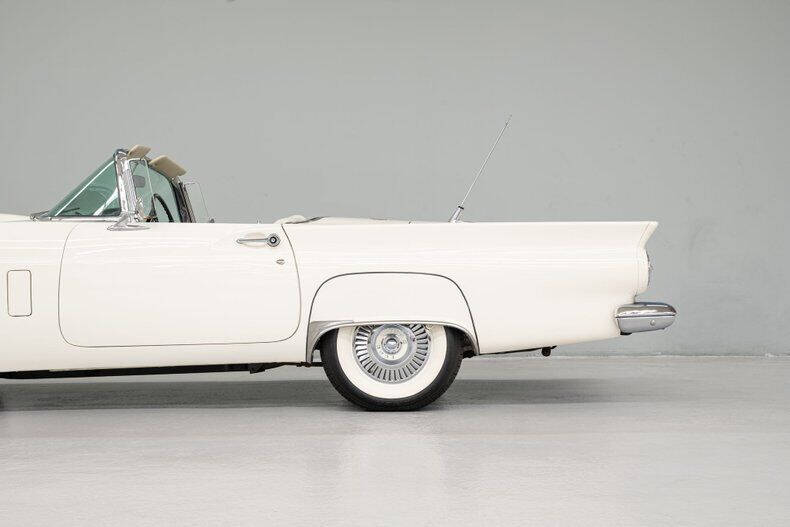 1957 Ford Thunderbird