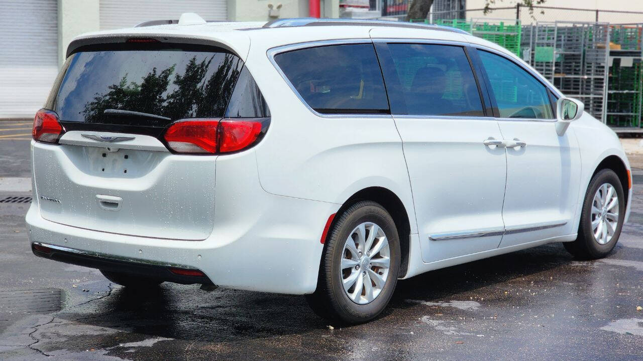 2019 Chrysler Pacifica Minivan - $16,900