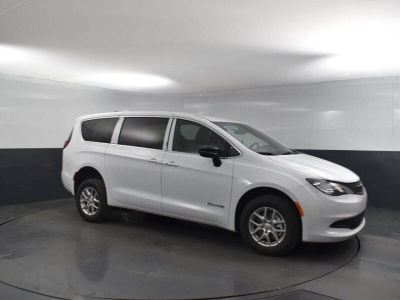 2025 Chrysler Voyager LX