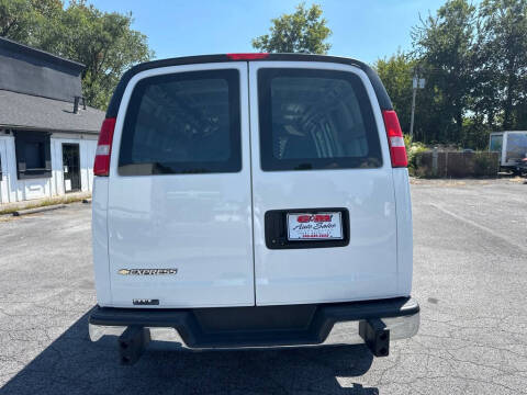 2022 Chevrolet Express 2500