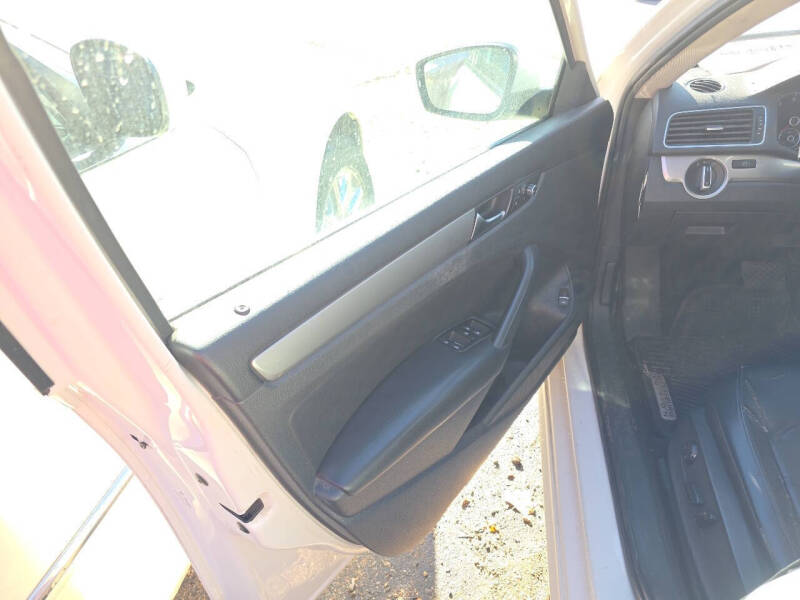 2014 Volkswagen Passat 1.8T Wolfsburg Edition