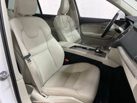 2024 Volvo XC90 B6 Core Bright Theme