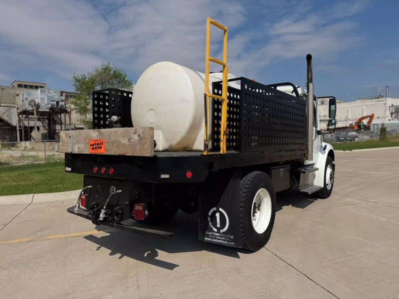 2019 Freightliner M2 106