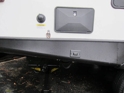 2021 Coleman Light Series 1805RB