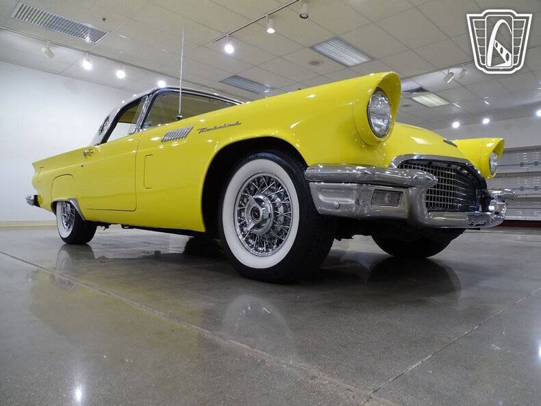 1957 Ford Thunderbird