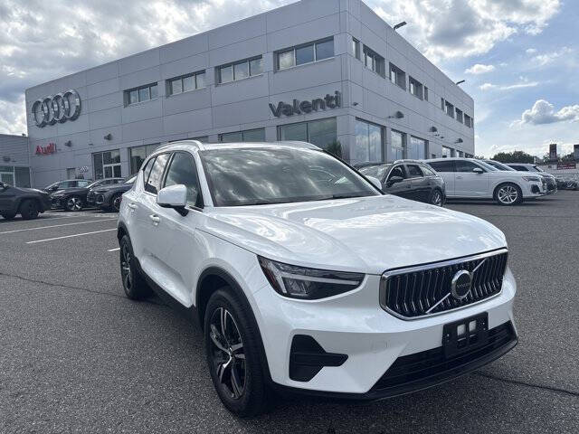 2025 Volvo XC40 B5 Core Bright Theme