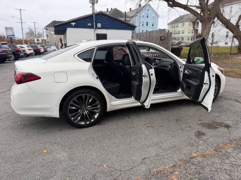 2015 Infiniti Q70 3.7
