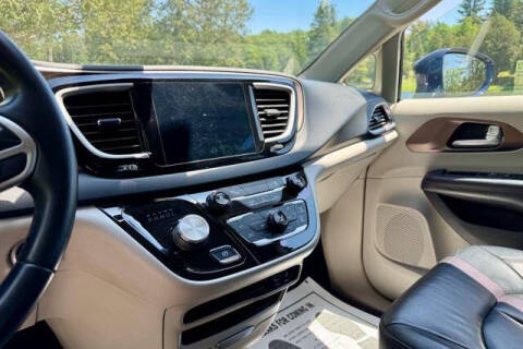 2017 Chrysler Pacifica Touring-L