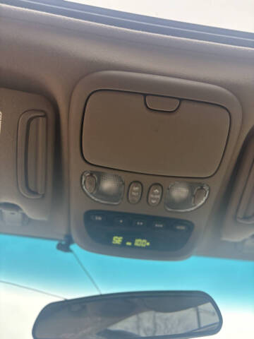 2004 Toyota Sequoia SR5