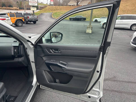 2025 Nissan Pathfinder SV