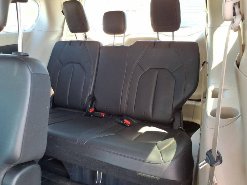 2017 Chrysler Pacifica Touring-L