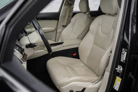 2017 Volvo XC90 T5 Momentum