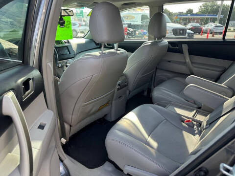 2011 Toyota Highlander SE