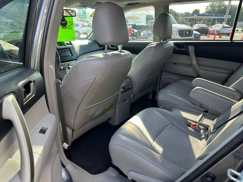 2011 Toyota Highlander SE