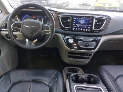 2017 Chrysler Pacifica Touring-L Plus