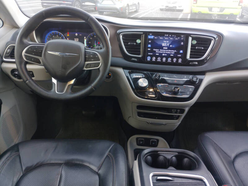 2017 Chrysler Pacifica Touring-L Plus