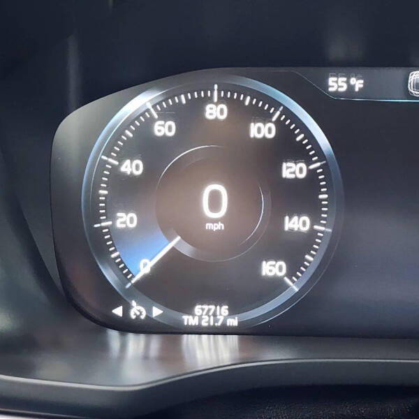 2020 Volvo XC60 T5 Momentum