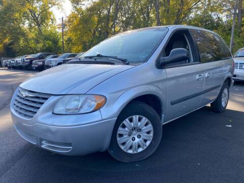 2006 Chrysler Town and Country for sale at Car Castle in Zion IL