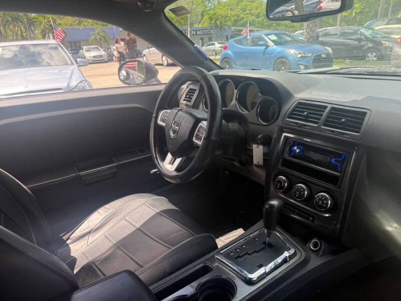 2014 Dodge Challenger SXT