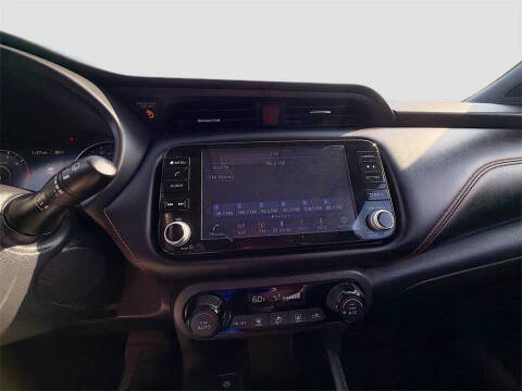 2021 Nissan Kicks SR