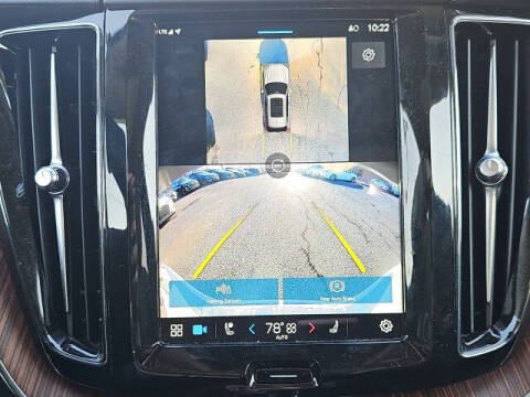 2024 Volvo XC60 B5 Ultimate Dark Theme