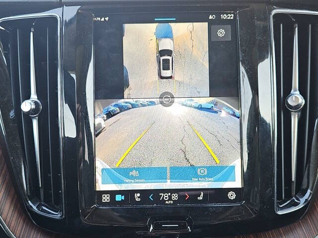 2024 Volvo XC60 B5 Ultimate Dark Theme