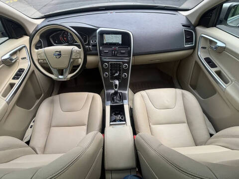 2016 Volvo XC60 T5 Drive-E Premier