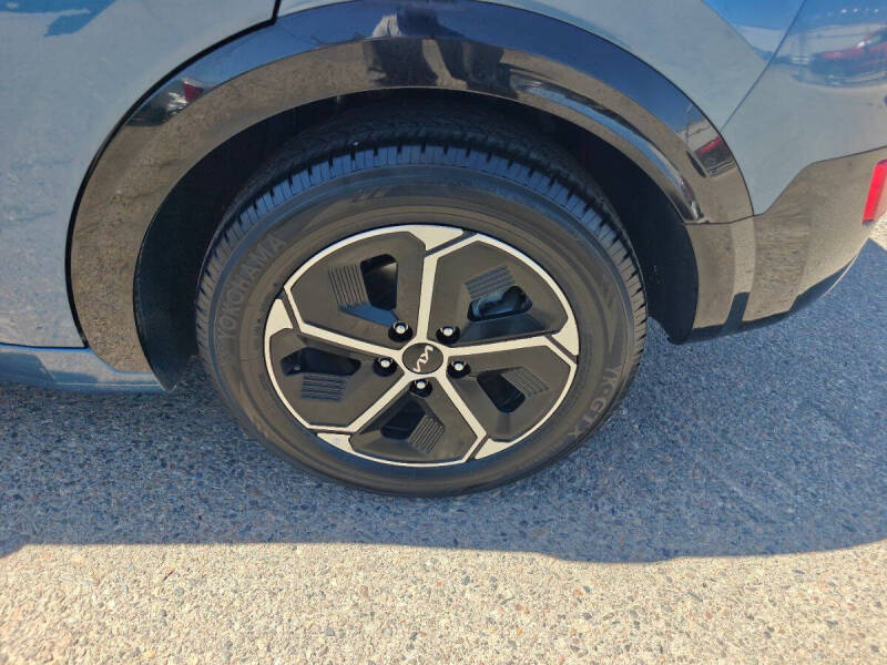 2023 Kia Niro SX